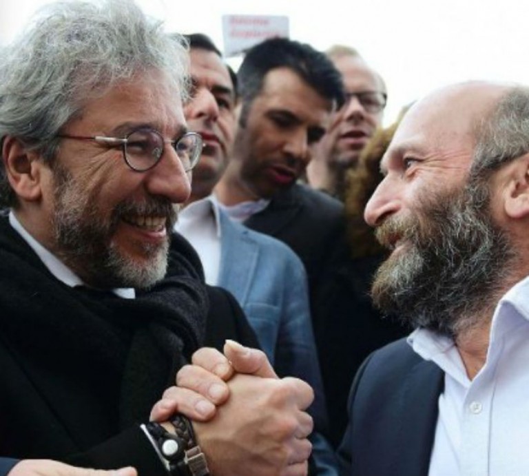 Court orders ‘secrecy’ as Cumhuriyet journalists go on trial over Syria arms report