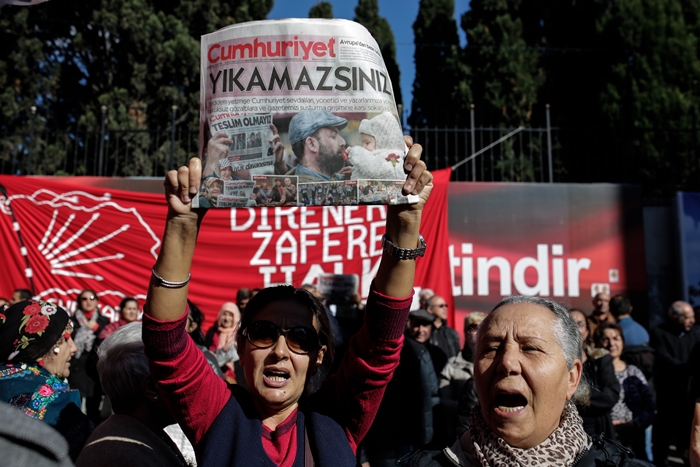 Int’l coalition condemns Cumhuriyet arrests, Kurdish media closures in letter to Erdoğan