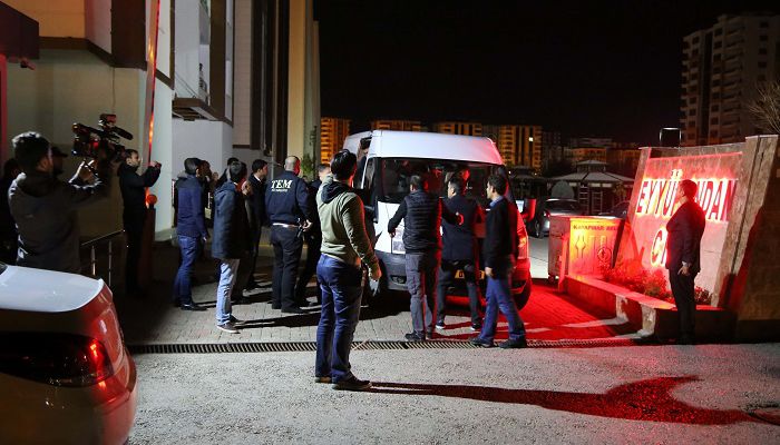 [UPDATE] Turkish police raid homes of HDP deputies, detain at least 15 MPs including co-chairs