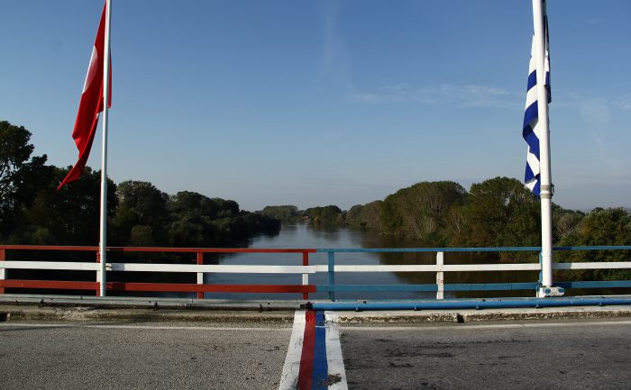 6 Turks who crossed river to Greece seeking asylum