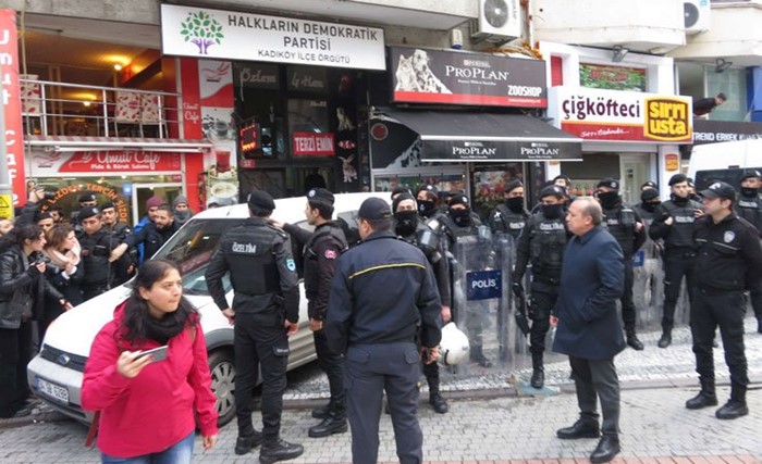 Police raid HDP district bureau, detain co-chairperson