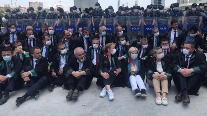 Turkish gov’t aims to diminish bar associations’ role as human rights watchdogs: HRW 17