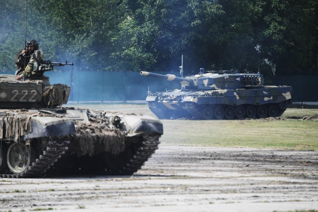 Leopard tanks