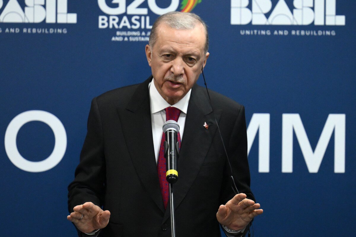 Erdoğan calls US decision on Ukraine missiles ‘big mistake’ that could escalate conflict