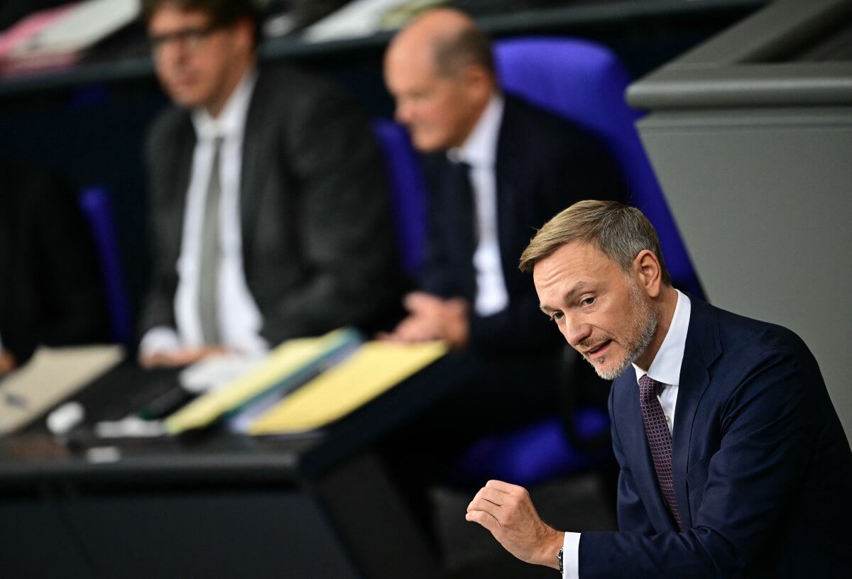 [OPINION] Germany’s political drama: a weakened center