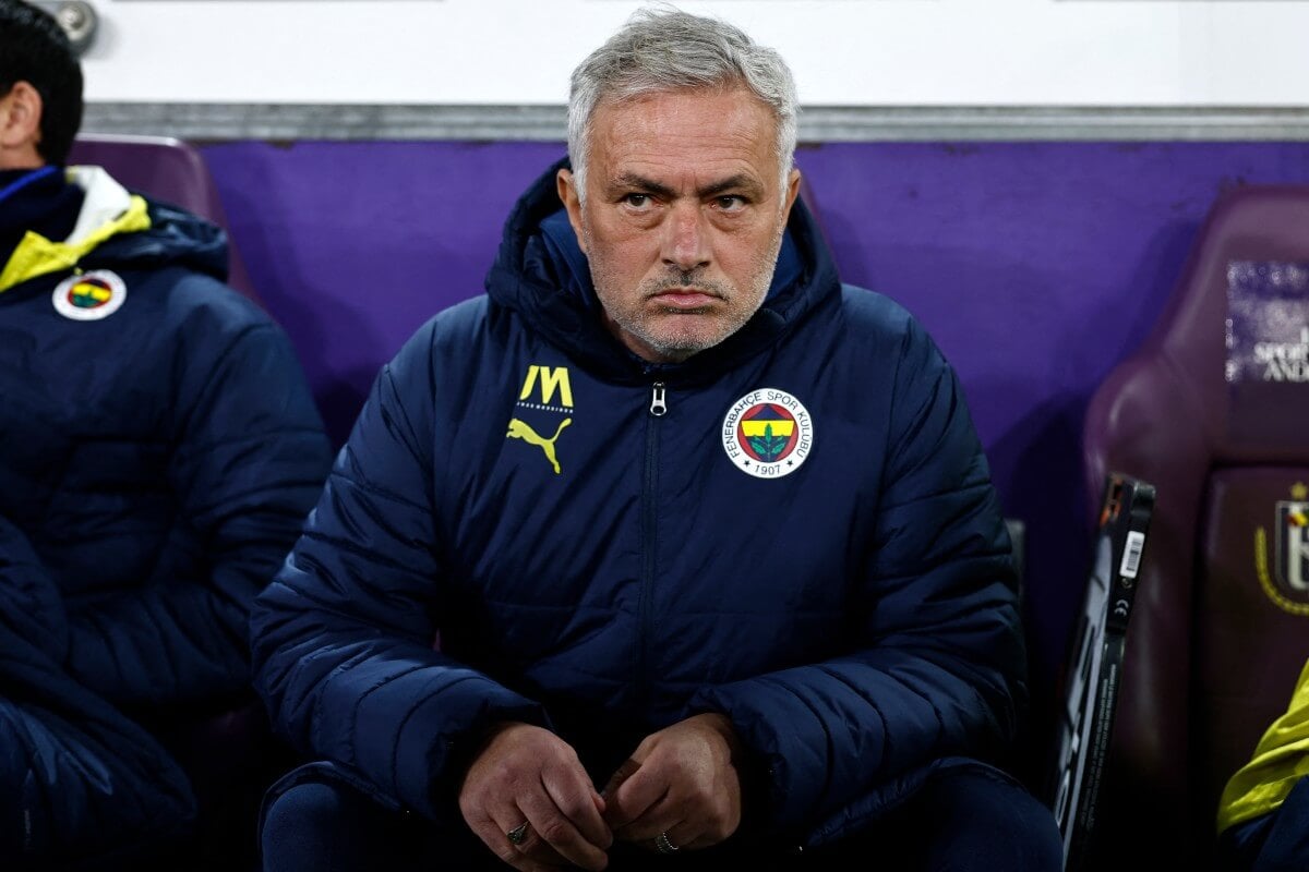 Mourinho sacked by Fenerbahce after Champions League exit