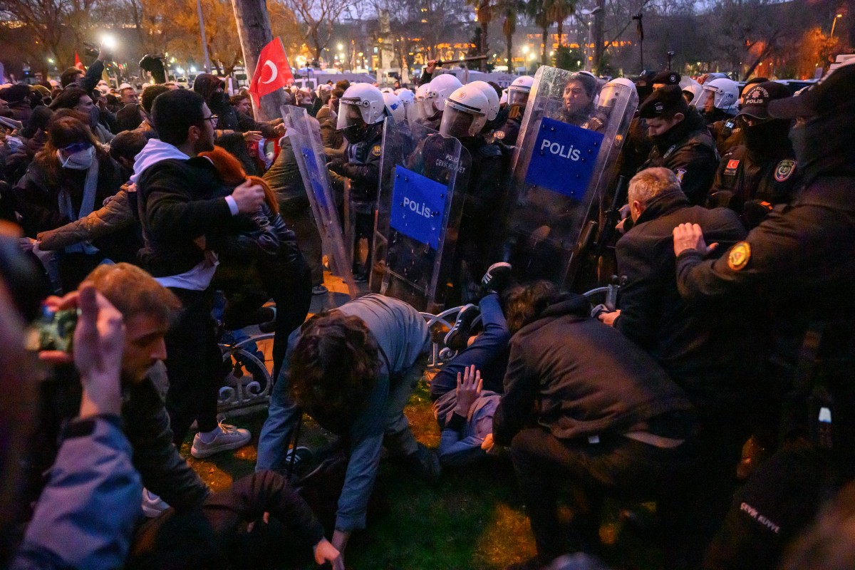 Prosecutors seek arrest of 206 people in İstanbul over protests