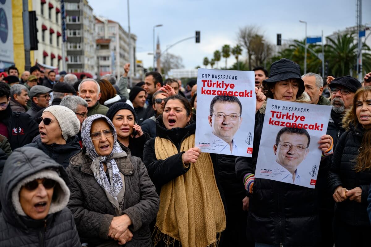 Detained İstanbul mayor urges judges to act as protests resume
