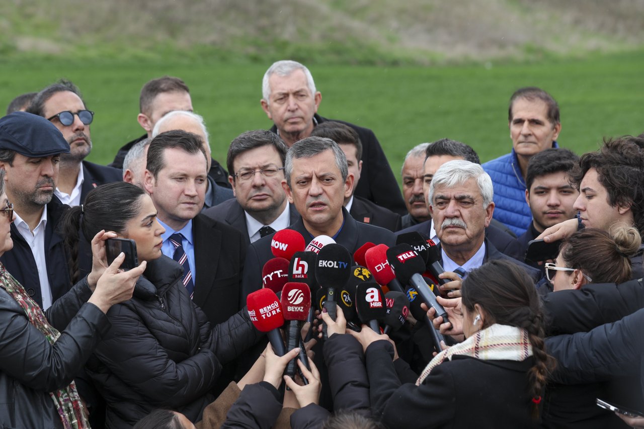 Turkey’s main opposition leader visits İstanbul mayor in jail
