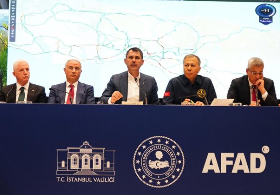 Minister says 1.5 mln buildings at risk in İstanbul as aftershocks continue following strong quake