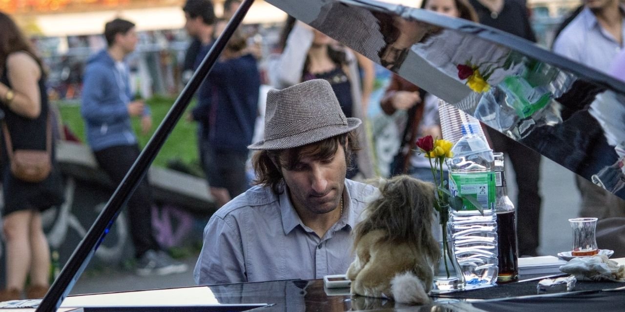 German pianist forced to leave Turkey after playing amid protests