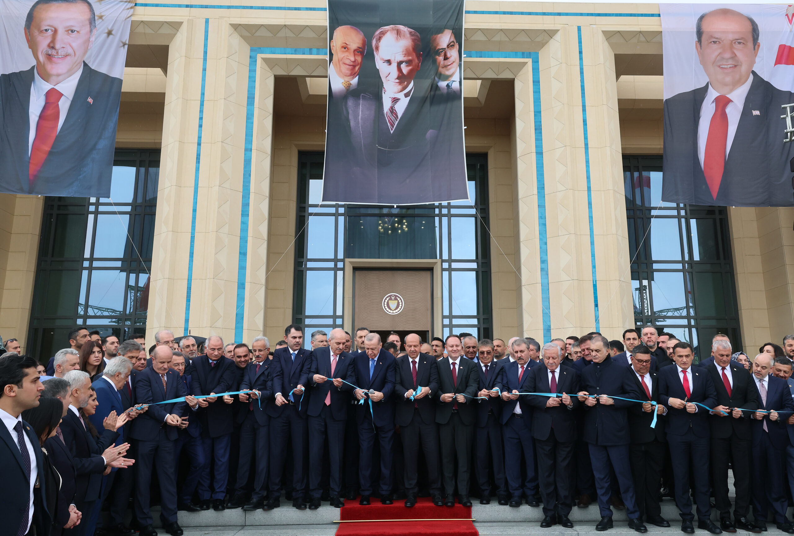 Turks clash over duty-free purchases after Erdoğan’s inauguration of presidential complex in northern Cyprus