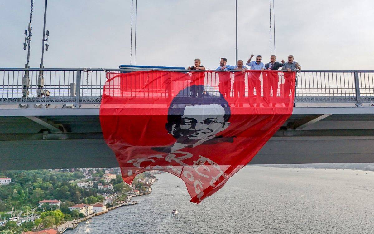 Turkey investigates opposition MPs over ‘Free İmamoğlu’ banner on Bosporus Bridge