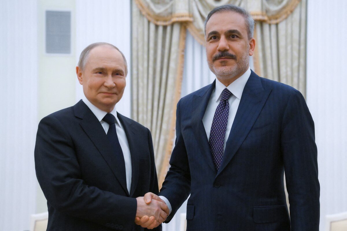 Putin and Turkish foreign minister discuss Ukraine peace efforts: report