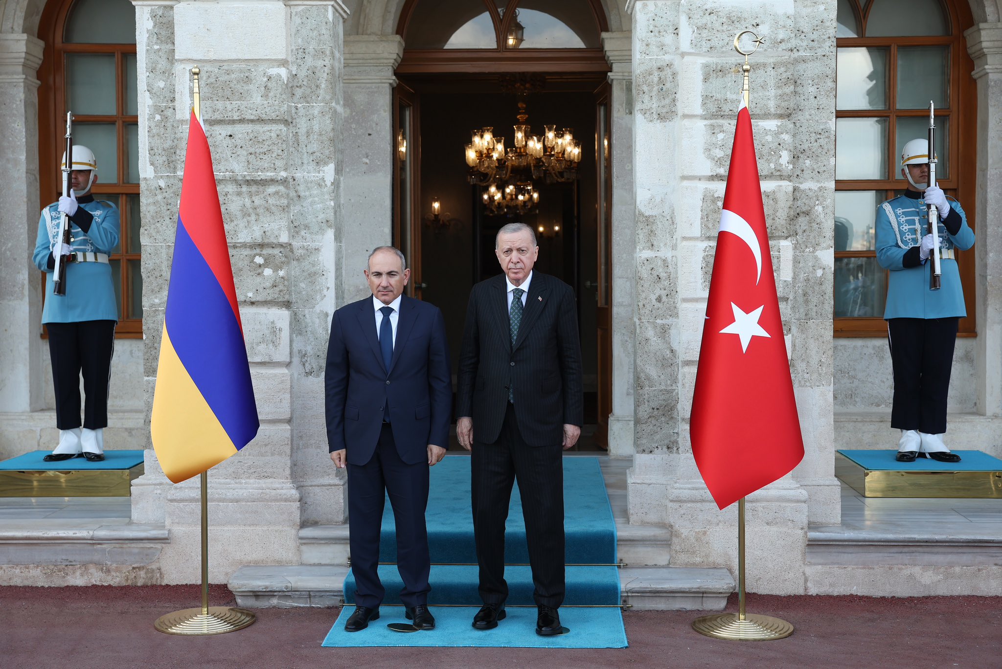 Armenia’s prime minister seeks peace with Azerbaijan, open border with Turkey after election win