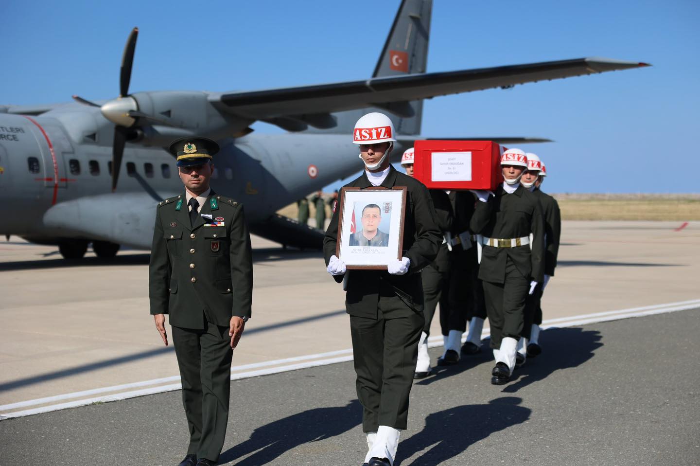 Turkey dismisses 4 military personnel after 2 conscripts die from dehydration during training