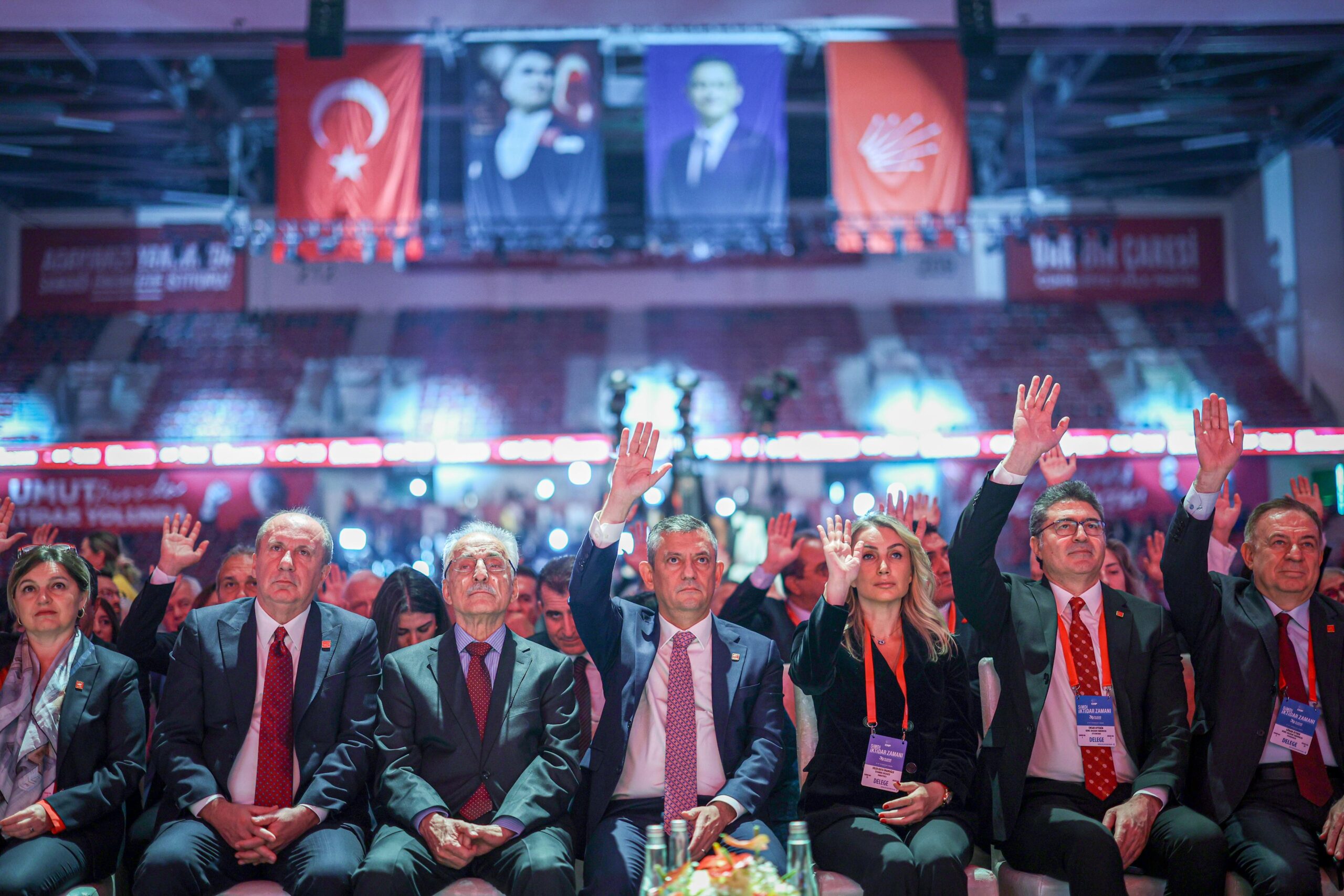 Main opposition opens congress with major program overhaul, message of readiness to govern