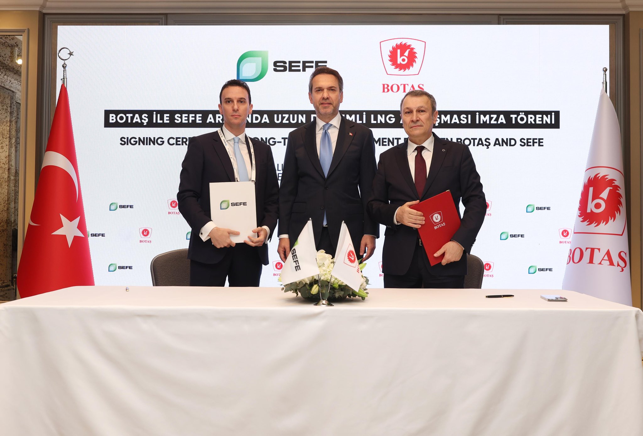 Turkey signs LNG deals with German, Italian firms amid Russian contract expirations