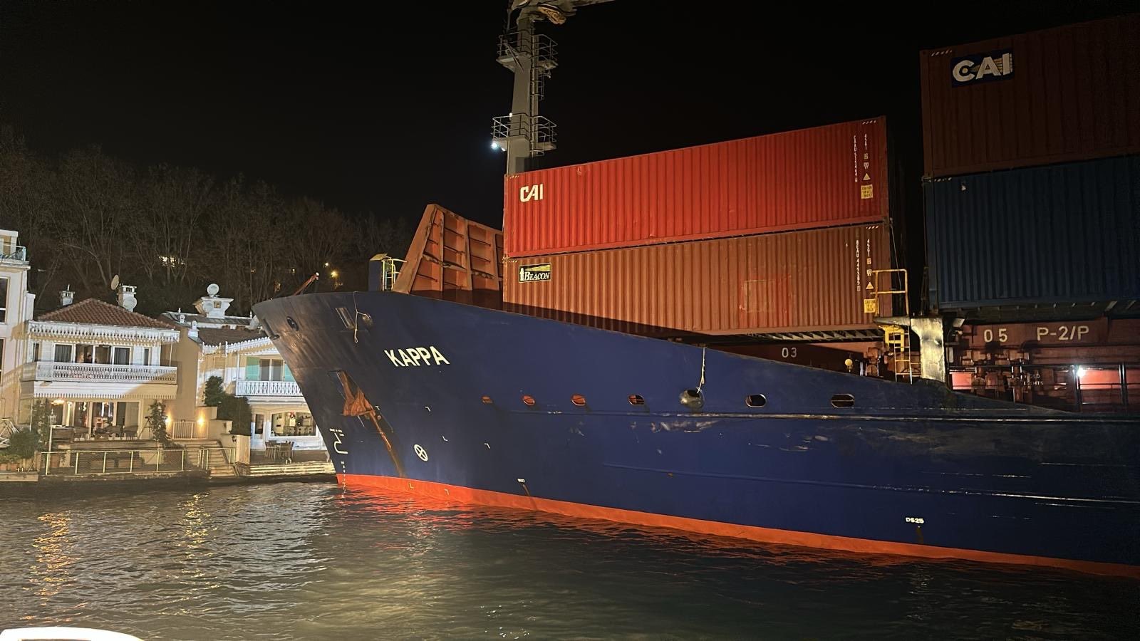 Container ship runs aground meters from Bosporus mansions after losing control