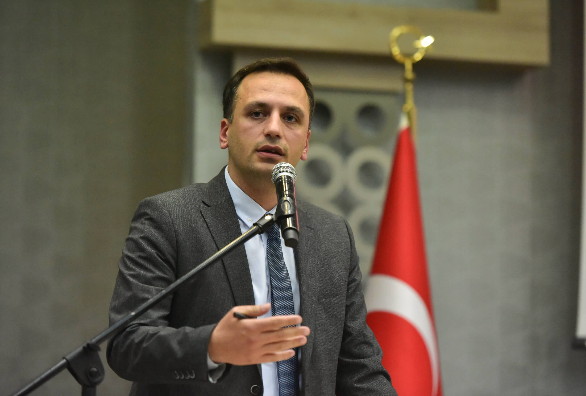 CHP mayor, party official detained in İzmir-linked probes amid crackdown on opposition