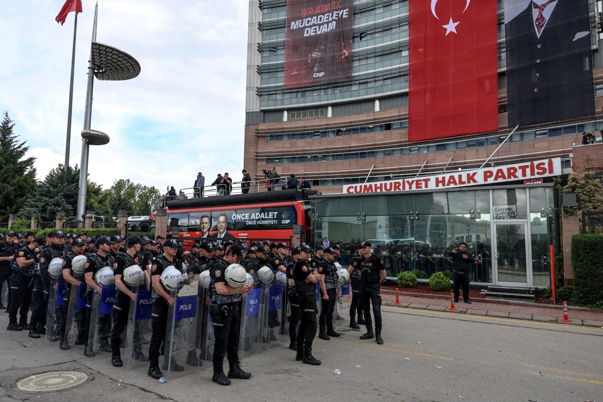 Main opposition says government is planning to shut down CHP, urges party vote before July 25